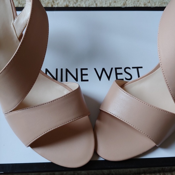*SOLD* Nine West Tan Leather Sandal - Picture 5 of 7